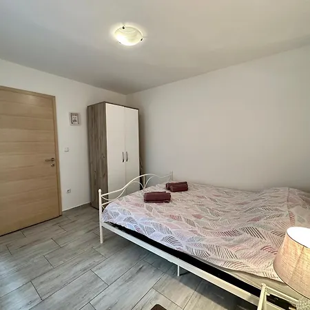 Easy Apartment
