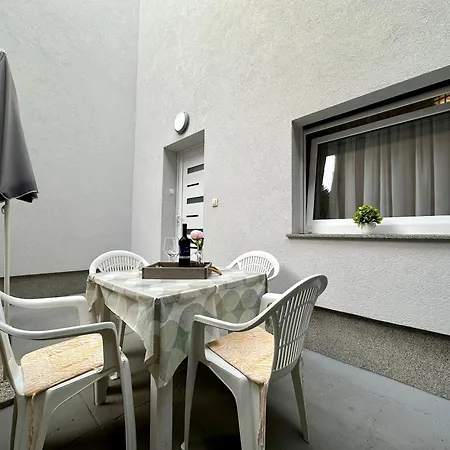 Easy Apartment *