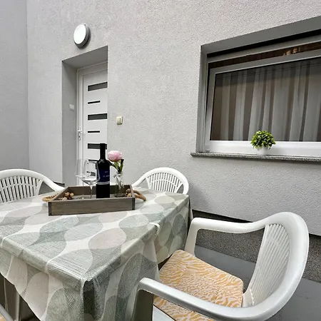 Easy Apartment